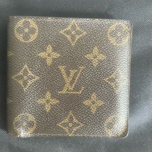 Louis Vuitton Bi-fold wallet